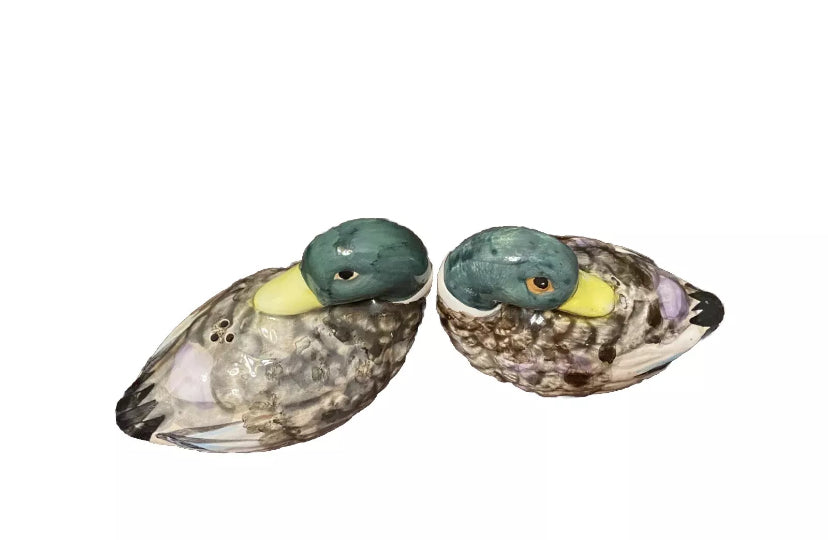 Pair Of Salt And Pepper Ducks Made In Taiwan Knobler