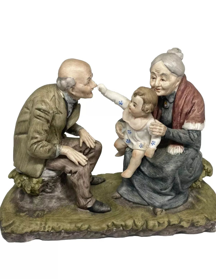 Sculpture Figurines Grandparents With Child