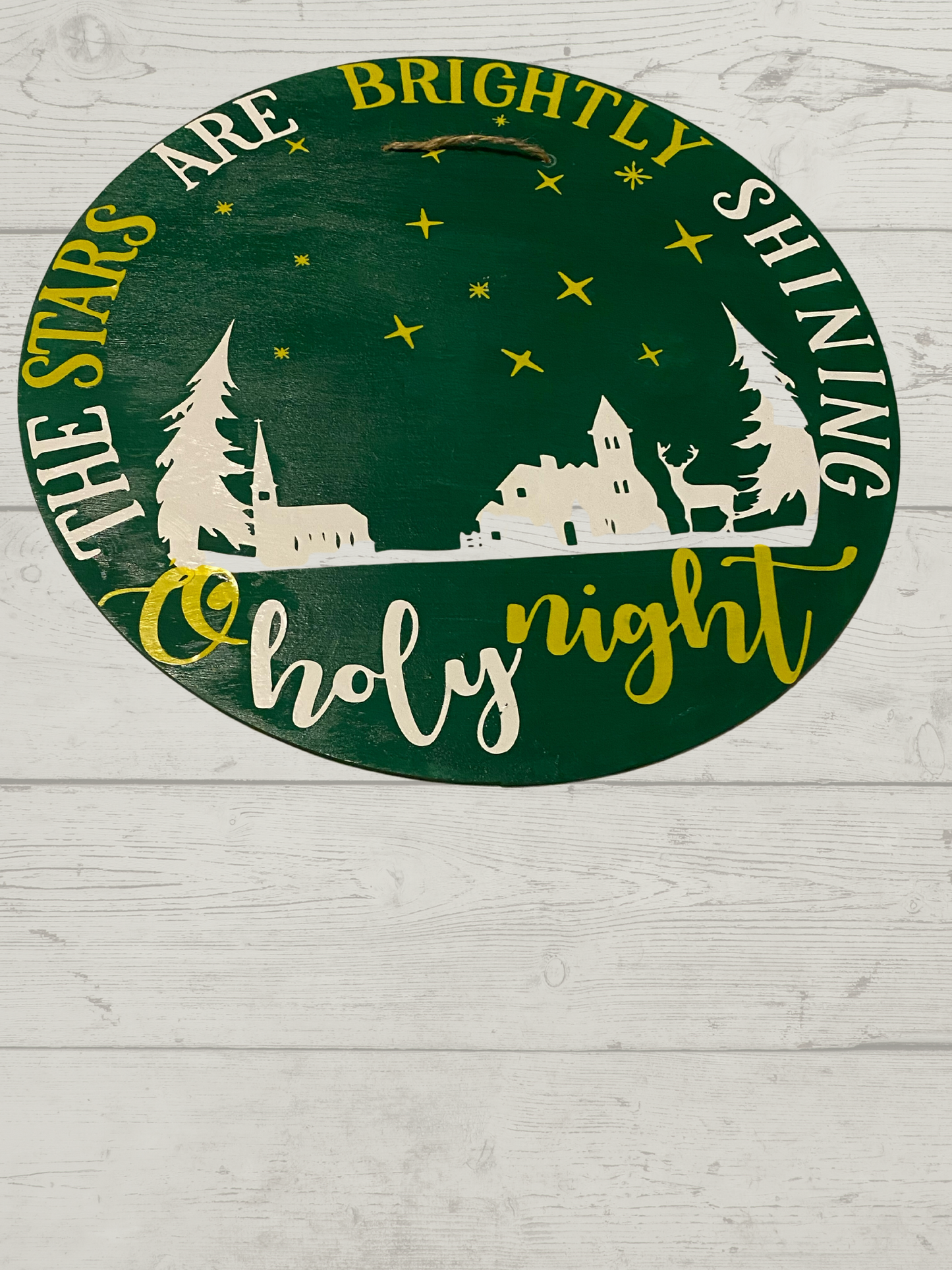 Round 12” Holiday Door Hanger Stars are Brightly Shining