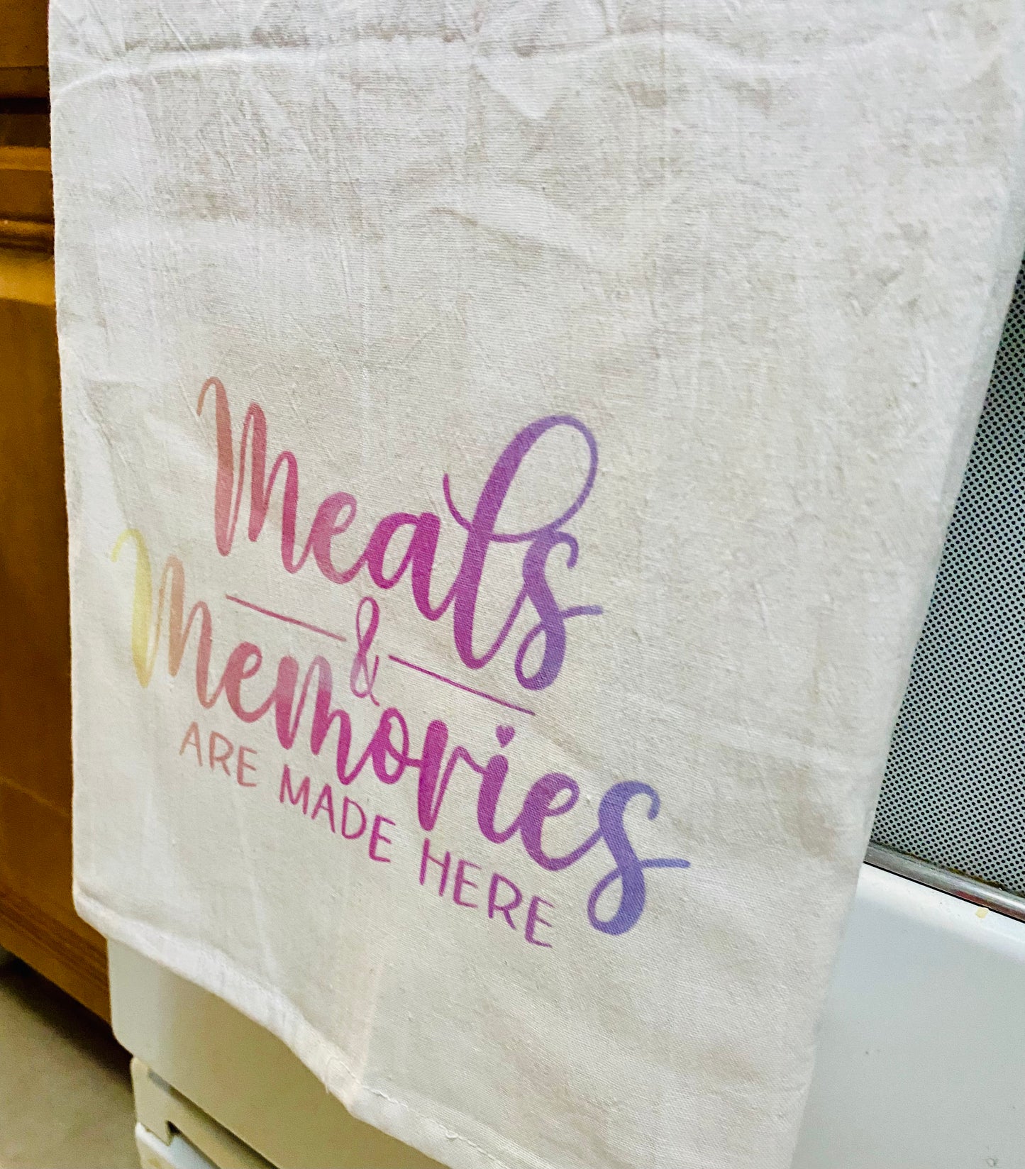 Decrotive kitchen Flour Towel, Meal and Memories 100% cotton 28x28,